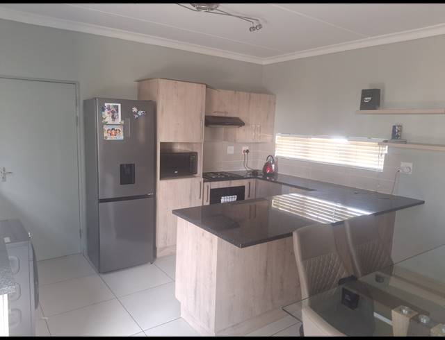 3 BEDROOM FREEHOLD FOR SALE IN RUA VISTA